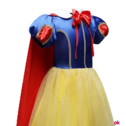 Little girl wearing Snow White costumes for girls with a red headband.